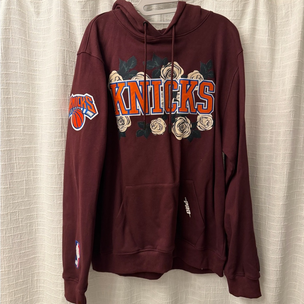 New York Knicks Floral Logo Maroon Pullover Hoodie - Men’s Size Large